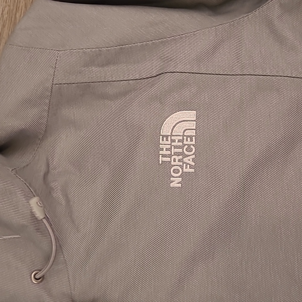 The North Face Gray Ski & Snow Jacket - Picture 3 of 10